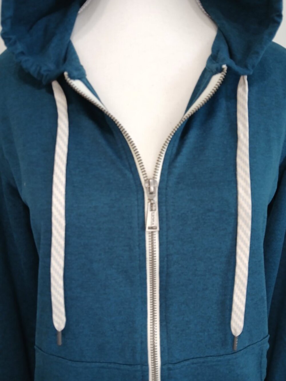 NWOT Vuori Halo Performance Hoodie 2.0 Dreamknit In Blue Coast Heather Size XS - Picture 4 of 10